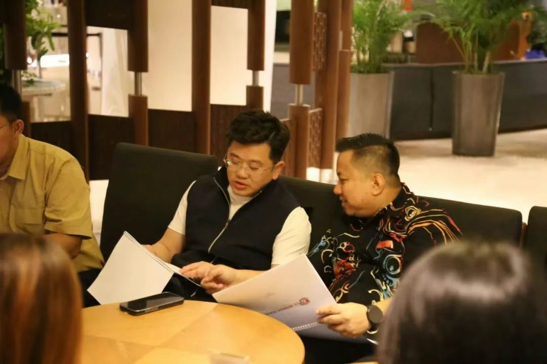 香港财政商学院校董事会主席、杭州市苍南商会会长陈中超博士率团赴印尼商务考察圆满成功